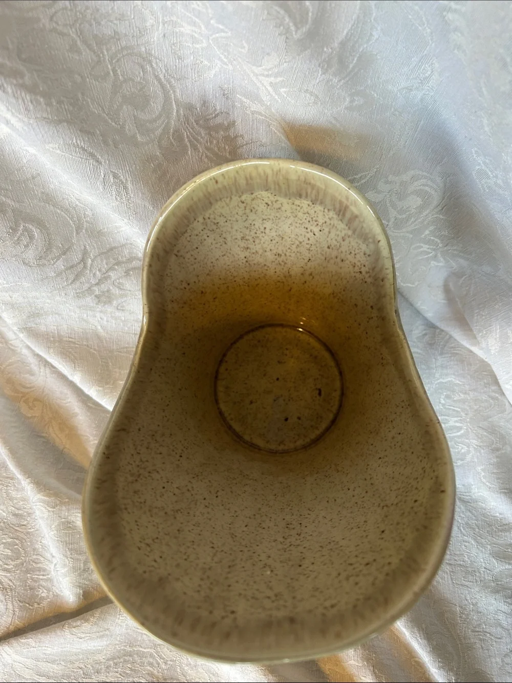 Vintage MCM Red Wing M4007 Vase -9”H 7 wide at highest point.